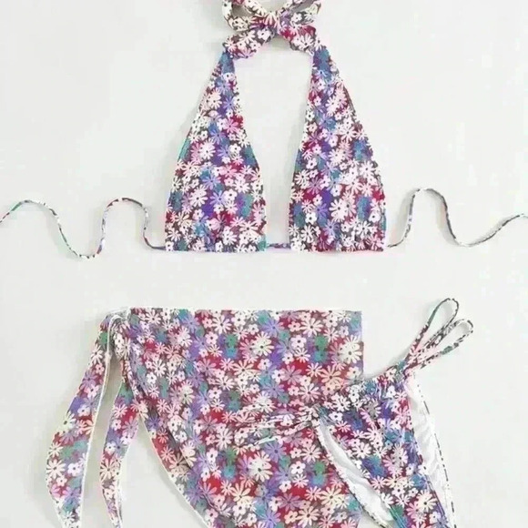 Floral swim suit  set 🌸💕🌼 - Picture 2 of 8